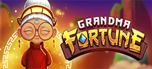 ¡Prepárate para una aventura mística en la joyería más encantadora de China! Conoce a Grandma Fortune, una encantadora propietaria que guarda secretos milenarios en su misteriosa tienda.<br/>
Grandma Fortune es un juego de tragamonedas con una cuadrícula de 7x7 y pagos en grupo. Cuenta con comodines, eventos de pantalla, función Tumble, contador de caídas, multiplicador progresivo y un bono de giros gratis.<br/>
La función Tumble hace que los símbolos de las combinaciones ganadoras exploten y deja espacio para que caigan los símbolos de arriba, lo que permite activar múltiples ganancias en una sola ronda.<br/>
El contador de caídas cae en una ronda y activa eventos de pantalla aleatorios que modifican los símbolos en el tablero.<br/>
El multiplicador progresivo multiplica todas las ganancias al final de la ronda y aumenta progresivamente al romper los botes de la abuela.<br/>
Si consigues 3 símbolos Scatter, obtendrás el bono de tiradas gratis. Dentro del bono, el multiplicador progresivo no se reinicia entre giros.